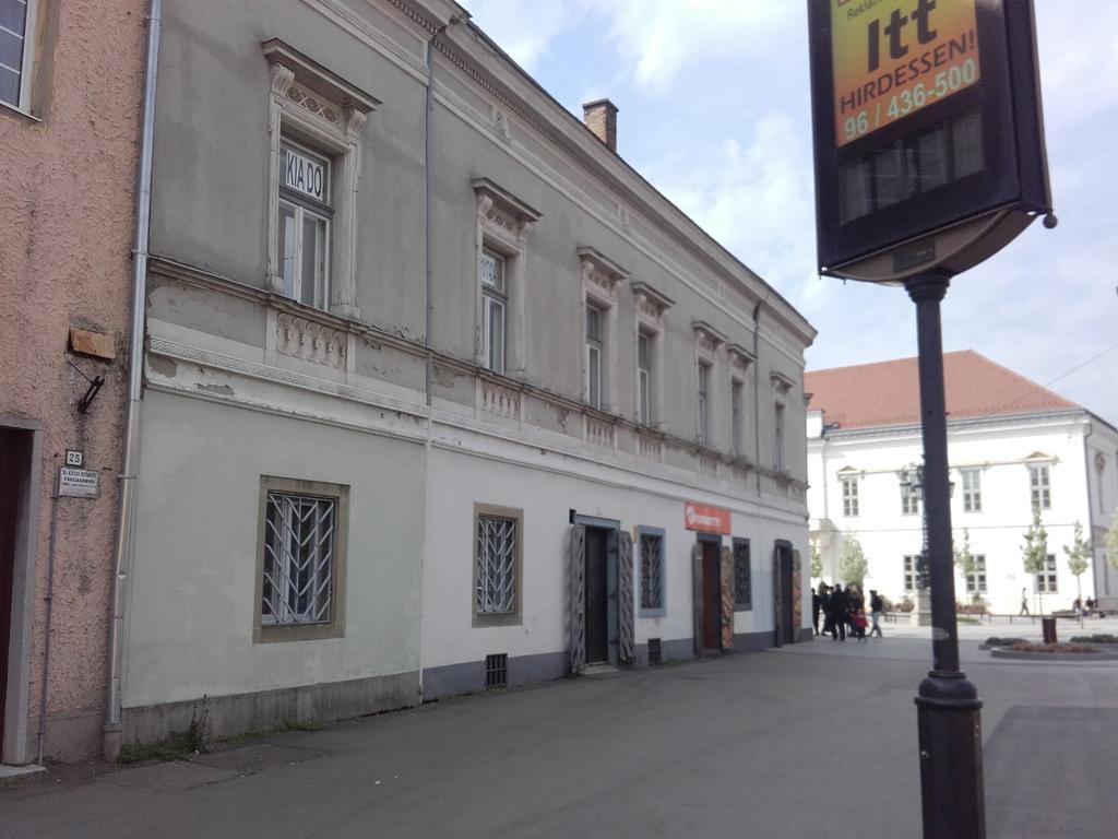 Downtown Apartment Székesfehérvár Exteriör bild